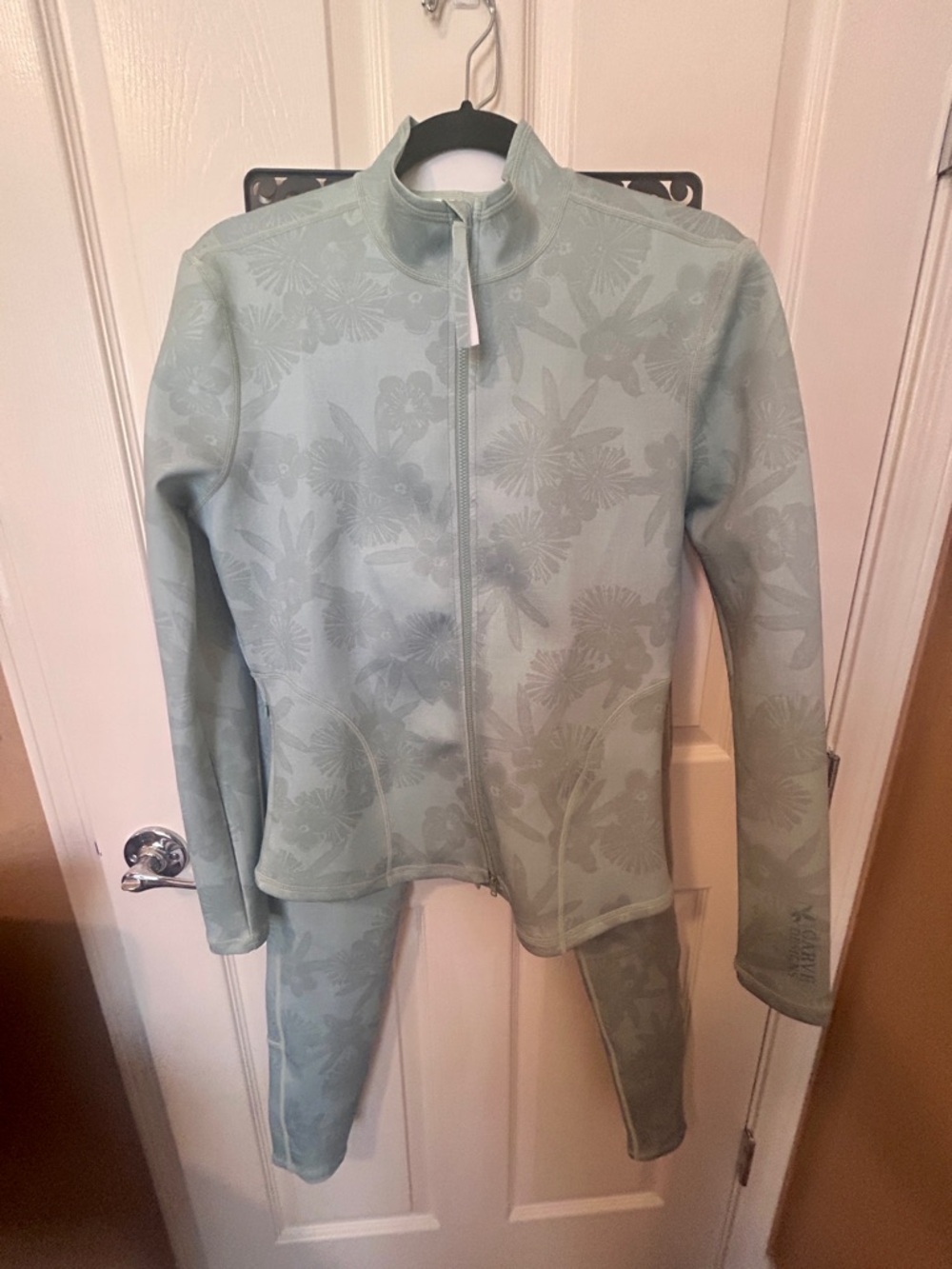 Carve Designs Stella Sage Floral Zip Jacket With Matching Leggings Large NWOT